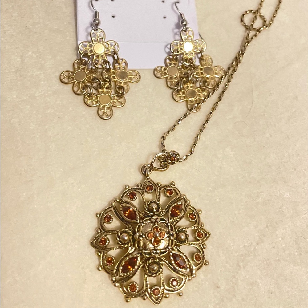 Elegant Gold Pendant Necklace and Earrings